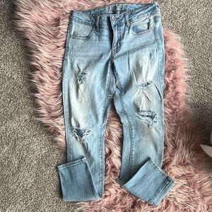 Women’s American eagle distressed jegging. Size  6 reg.
